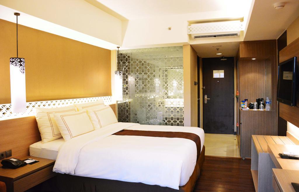 Ramada By Wyndham Bali Sunset Road Kuta Otel Seminyak Dış mekan fotoğraf