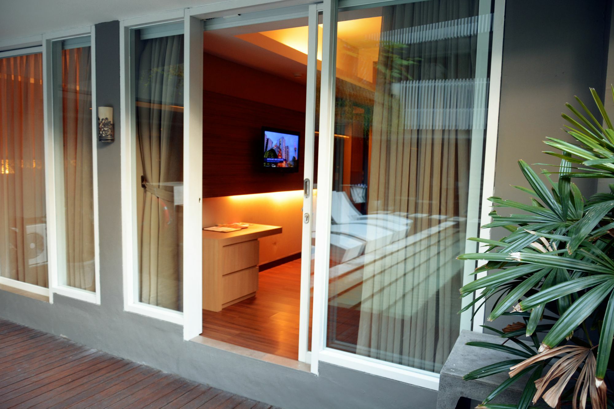 Ramada By Wyndham Bali Sunset Road Kuta Otel Seminyak Dış mekan fotoğraf